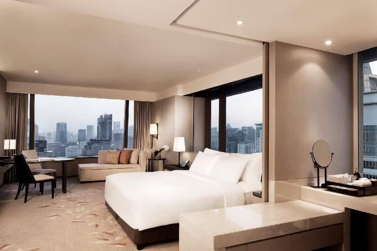 Egyptian cotton sheets, premium bedding, pillow-top beds, minibar