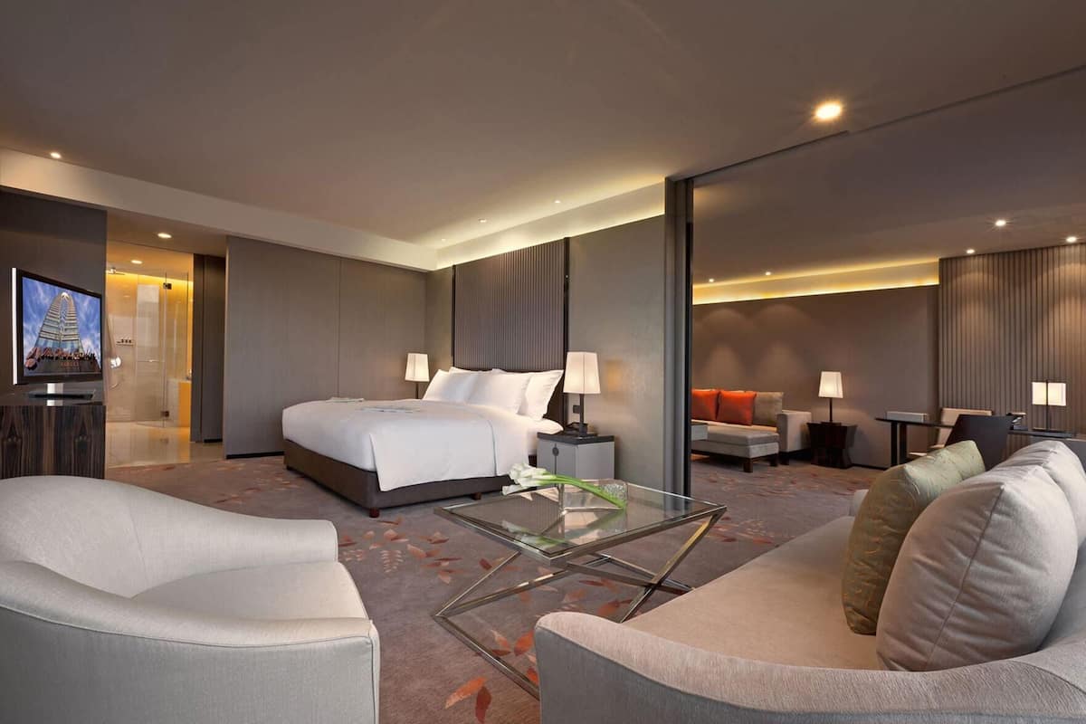 Egyptian cotton sheets, premium bedding, pillow-top beds, minibar