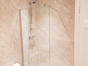 Deluxe Suite, Ensuite, Sea View (Room 6) | Bathroom