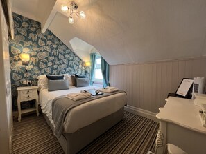 Double Room (Le Chic) | Iron/ironing board, bed sheets - Delovely Hotel (Blackpool)