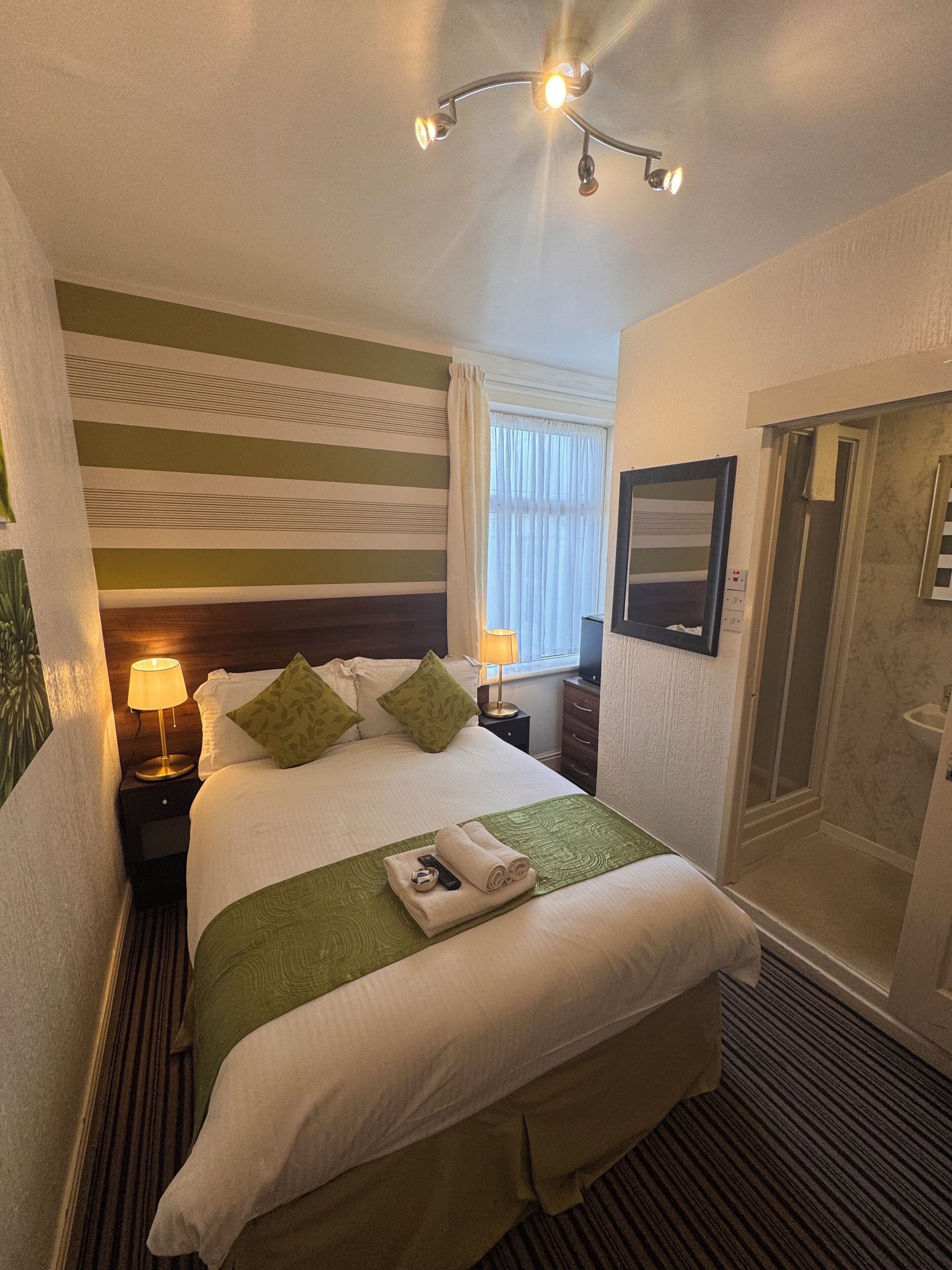 Double Room (Room 3) | Iron/ironing board, bed sheets