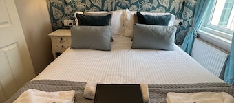 Delovely Hotel