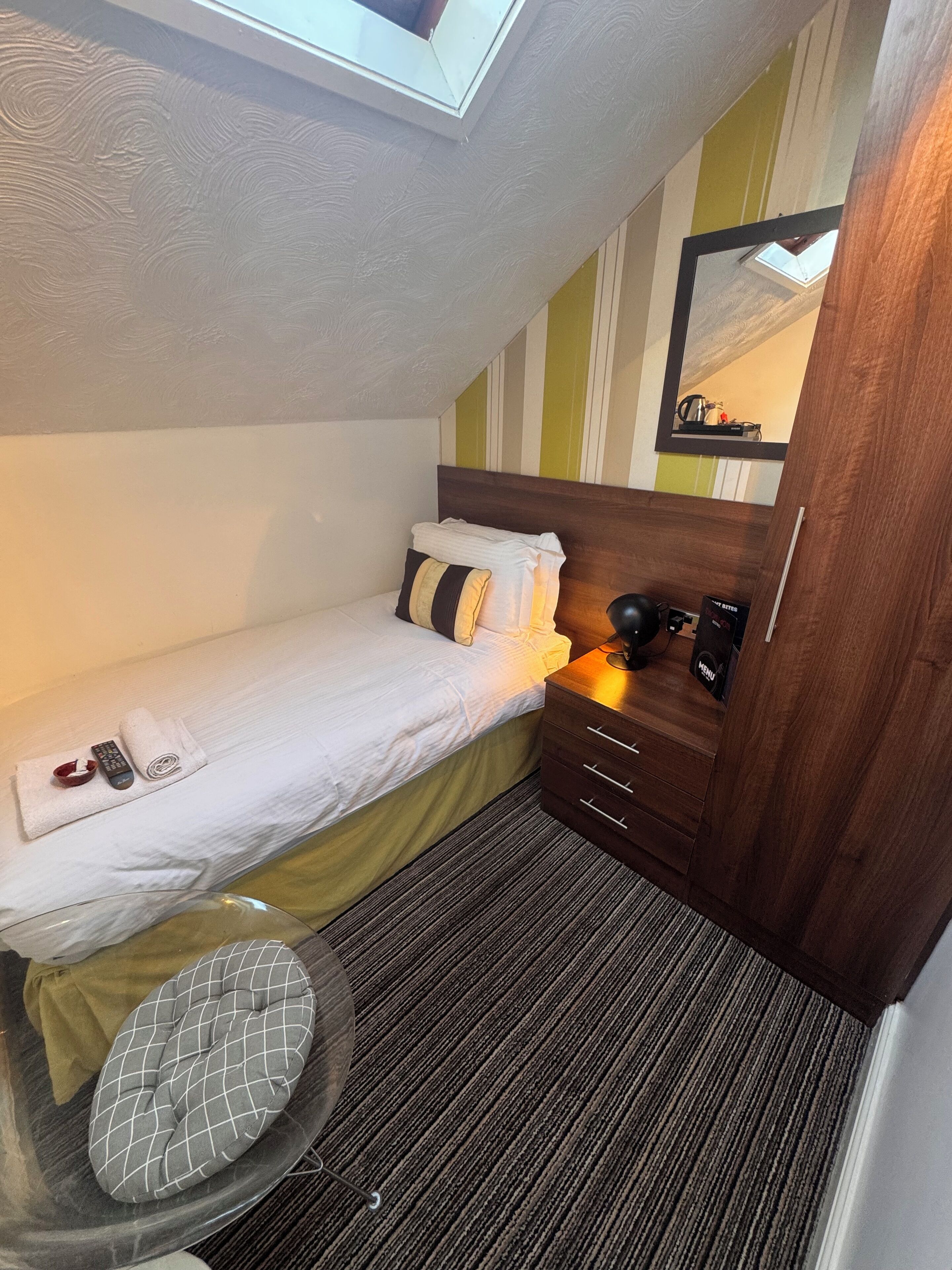 Single Room (Room 9) | Iron/ironing board, bed sheets