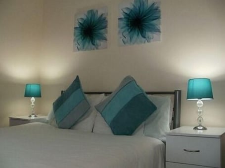Double Room, Ensuite. London Heathrow Guesthouse