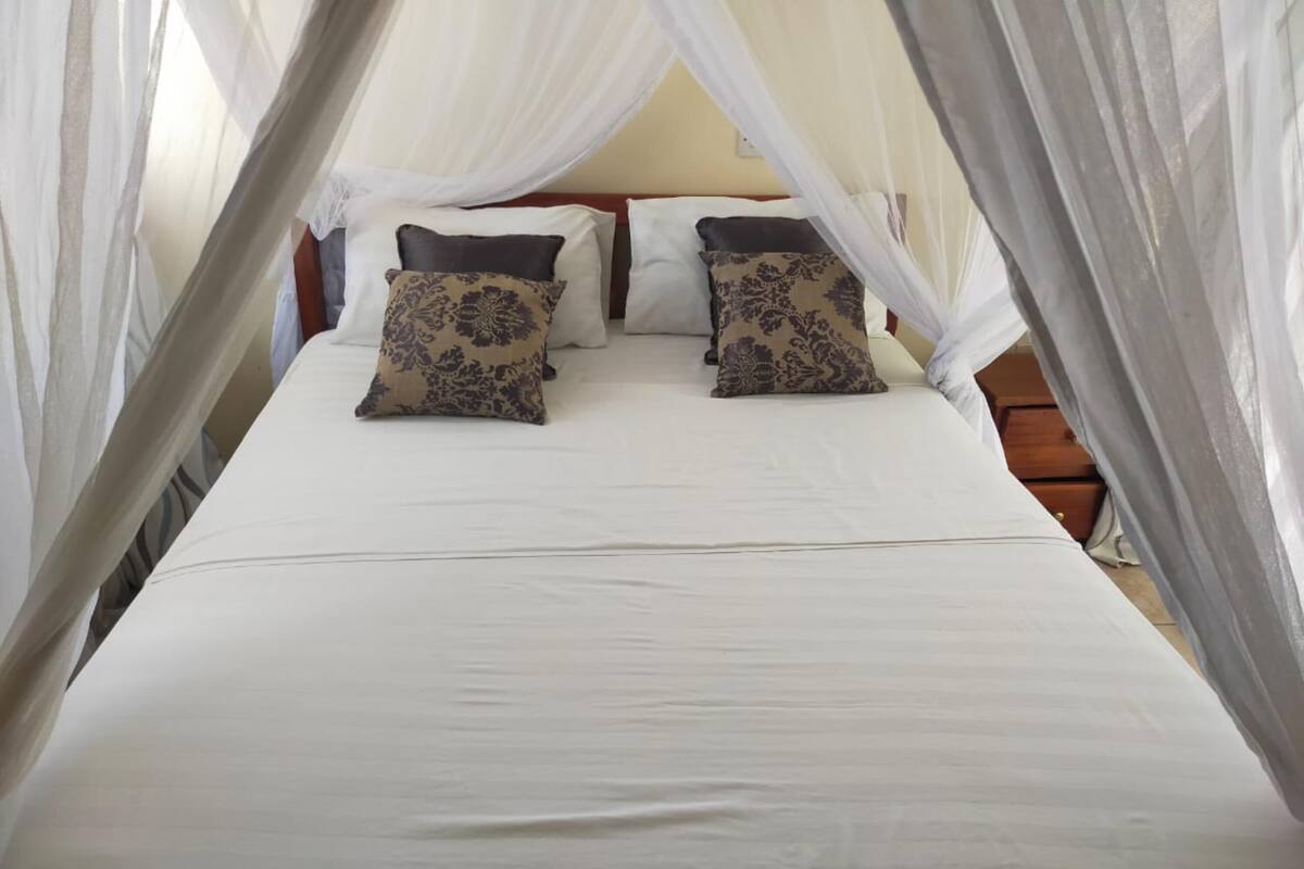 1 quarto, roupas de cama premium, cofres nos quartos, escrivaninha