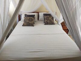 1 bedroom, premium bedding, in-room safe, desk