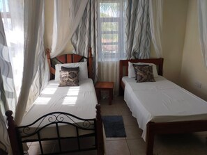 1 quarto, roupas de cama premium, cofres nos quartos, escrivaninha