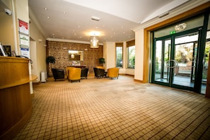 Interior entrance - Newcastle Jesmond Hotel (Newcastle-upon-Tyne)