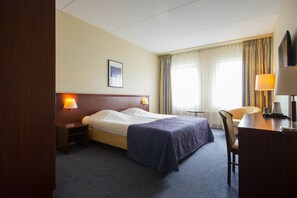 Roupas de cama premium, cofres nos quartos, escrivaninha