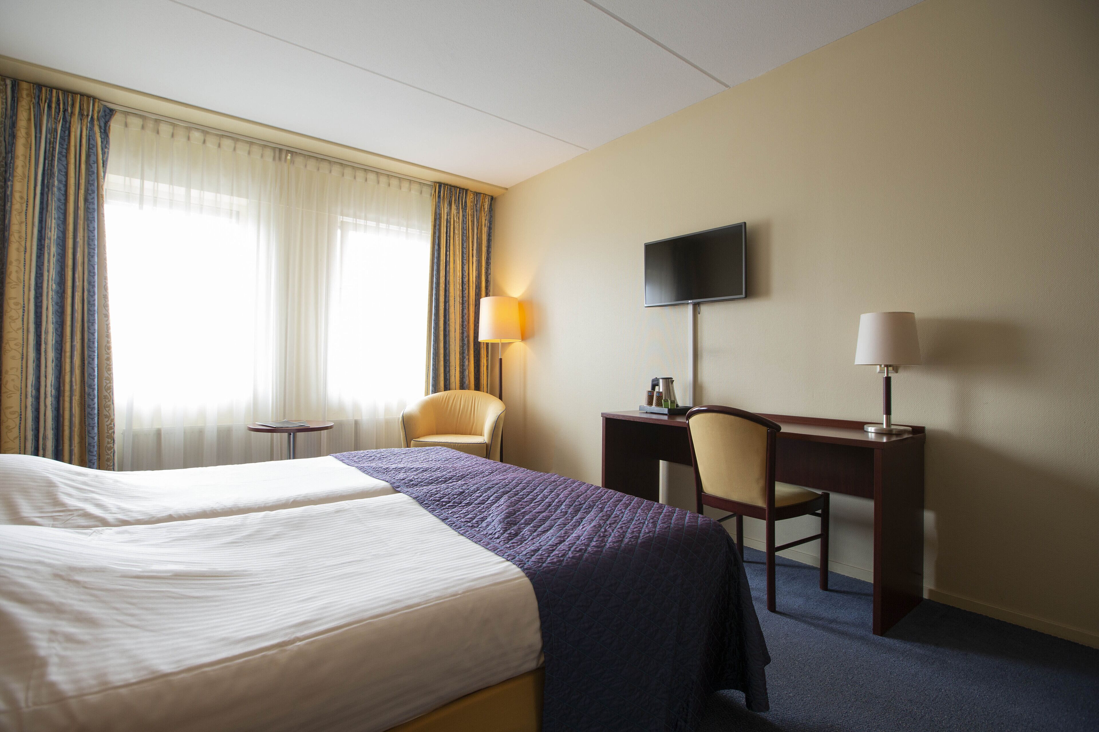 1 bedroom, premium bedding, in-room safe, desk