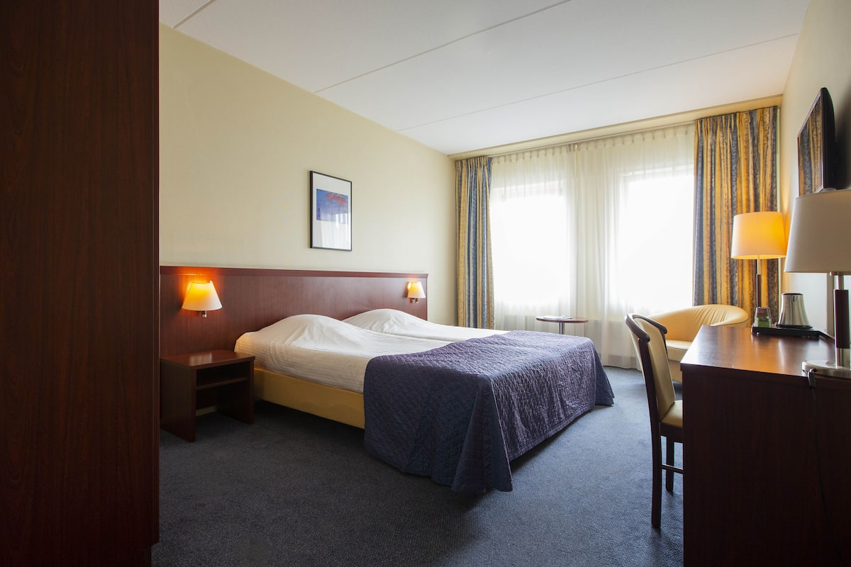 1 bedroom, premium bedding, in-room safe, desk