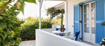 Tarsa Studios & Apartments