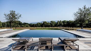 Indoor pool, seasonal outdoor pool, sun loungers