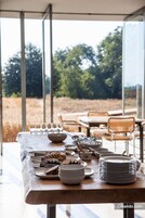 Se sirven desayunos, almuerzos y cenas; cocina local