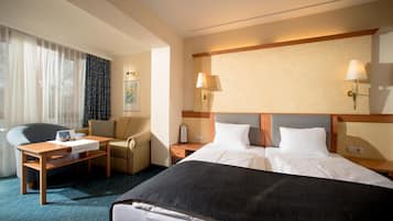 Minibaari, tallelokero huoneessa, yksilöllisesti sisustettu, äänieristys