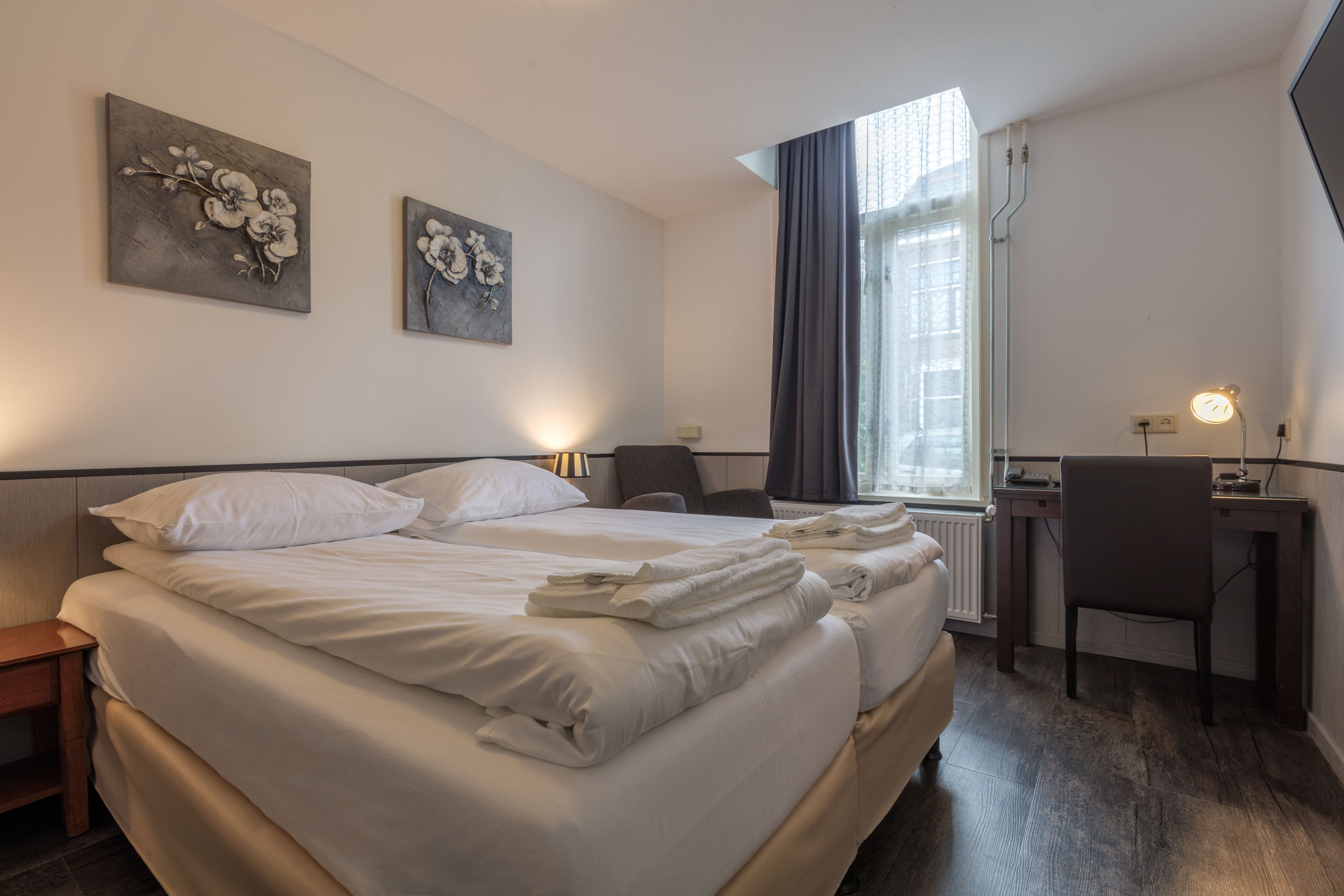 classic double room, private bathroom | individually furnished, desk, iron/ironing board, cots/infant beds