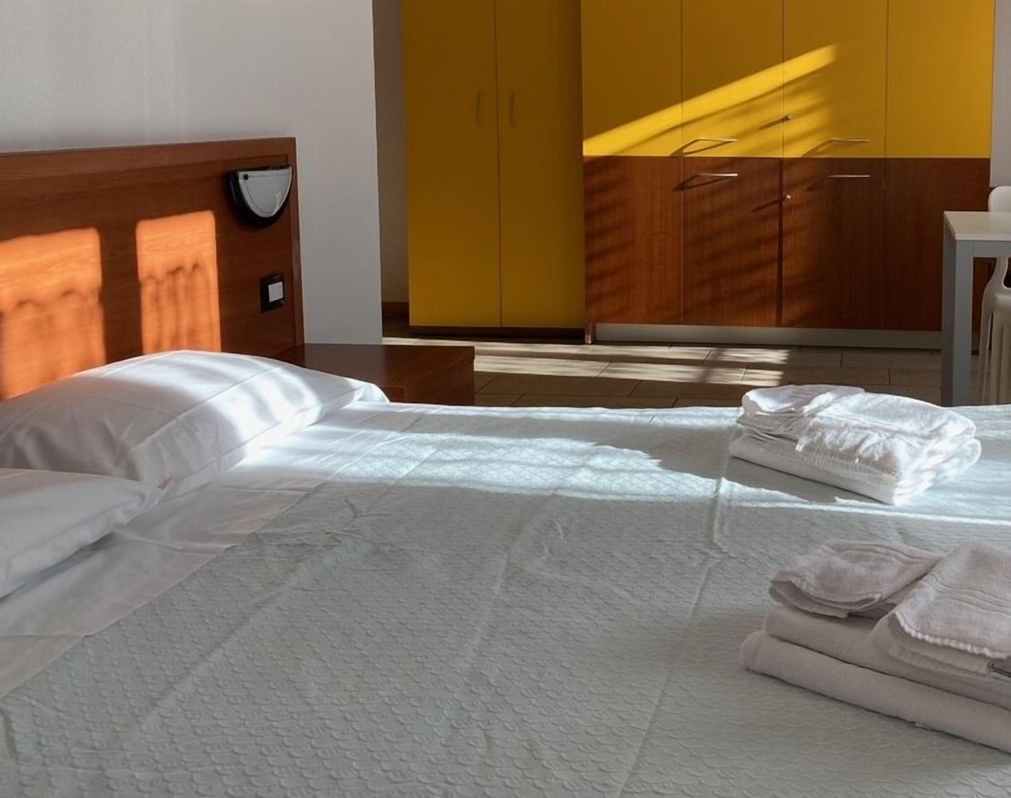 Basic Studio (2 Adults)