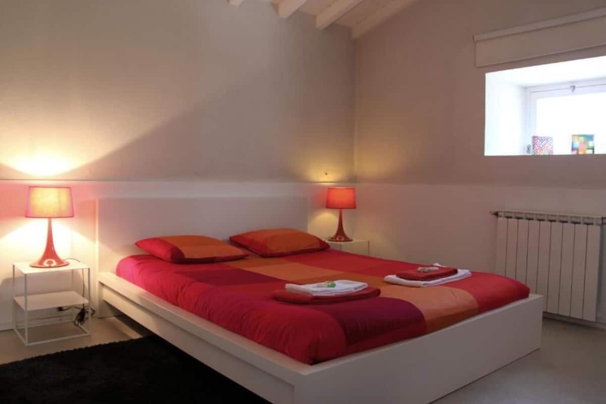 Cunas gratuitas y ropa de cama