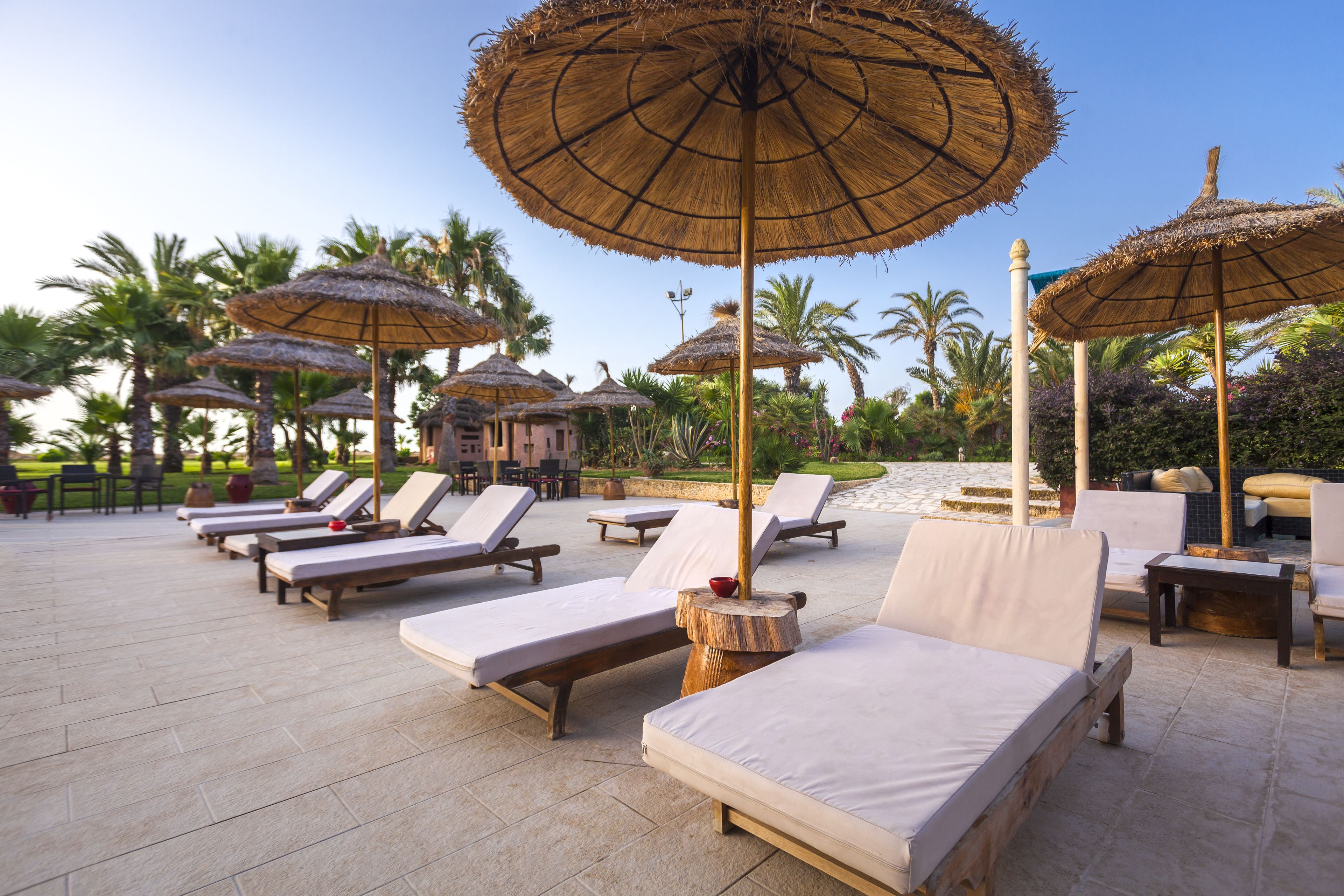 屋内プール、屋外プール、サンラウンジャー