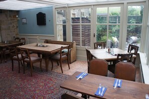 Lunch and dinner served - The Manifold Inn (Buxton)