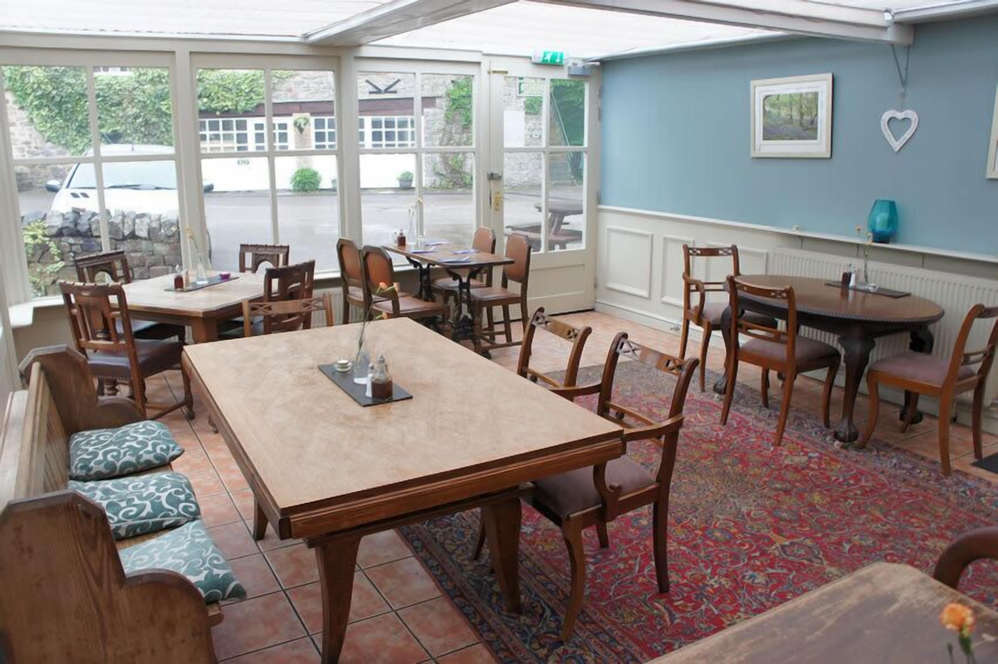 Lunch and dinner served, local cuisine