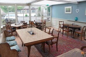 ランチ、ディナーに営業 (郷土料理)