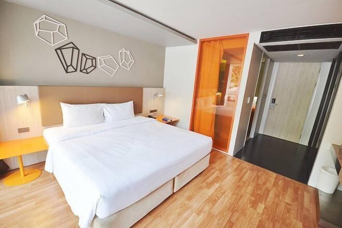 Minibar, caja fuerte, escritorio y sistema de insonorización