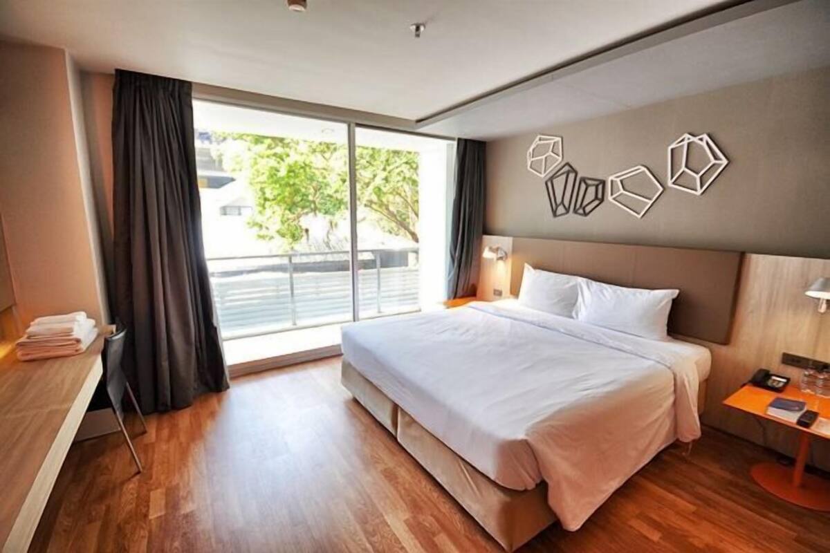 Minibar, caja fuerte, escritorio y sistema de insonorización