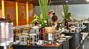 Daily buffet breakfast (THB 300 per person) - The Heritage Hotels Bangkok (Bangkok)