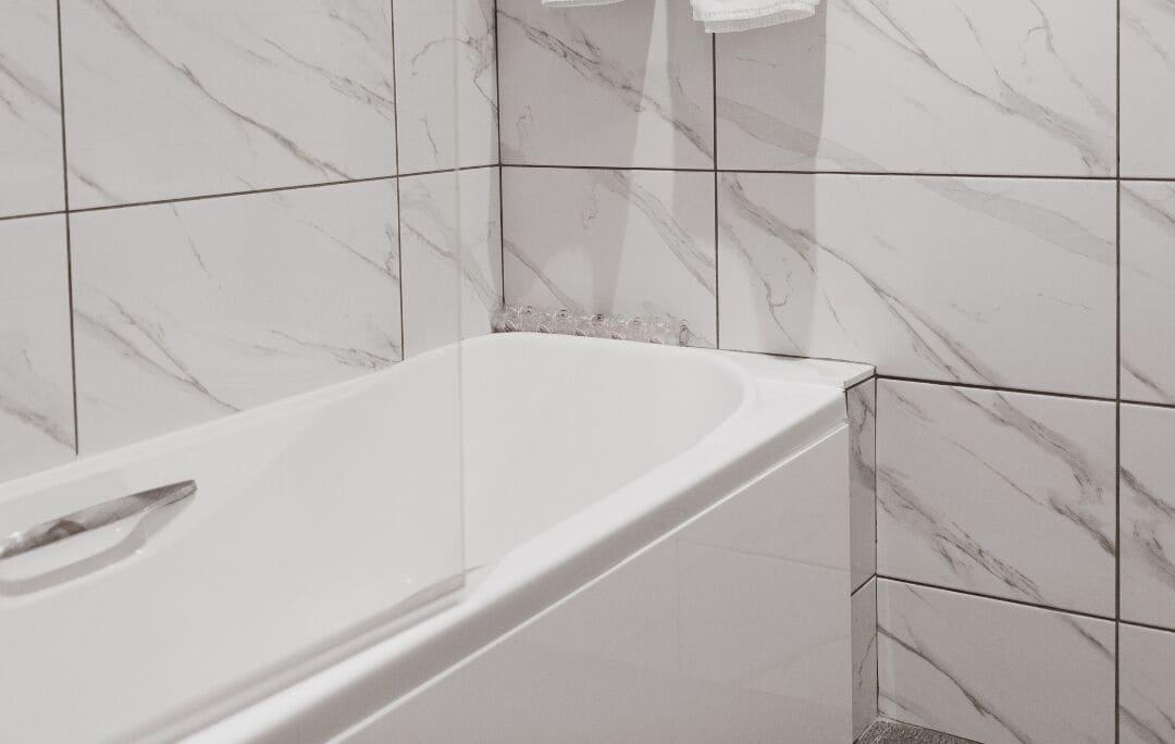 triple room (deluxe triple room) | bathroom | free toiletries, towels