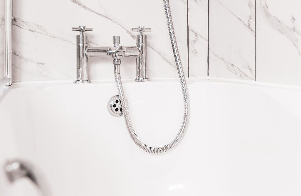 room (deluxe family room) | bathroom | free toiletries, towels