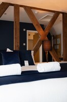 Decoración personalizada, muebles diferentes y escritorio 