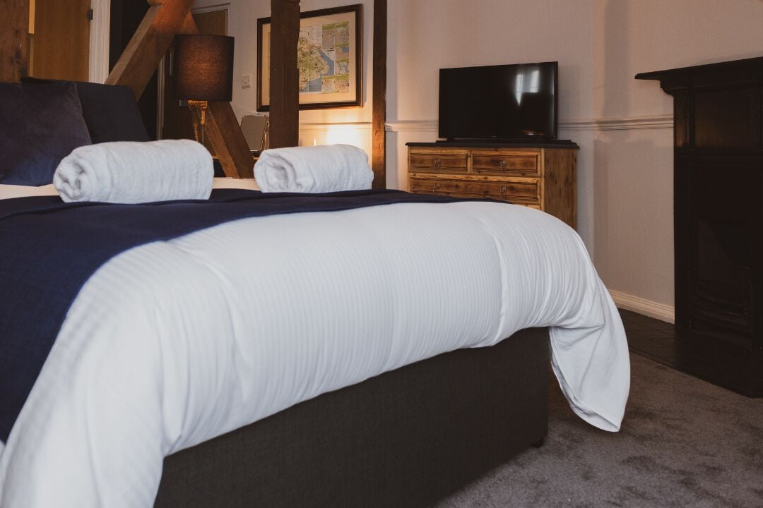 triple room (deluxe triple room) | individually decorated, individually furnished, desk, iron/ironing board