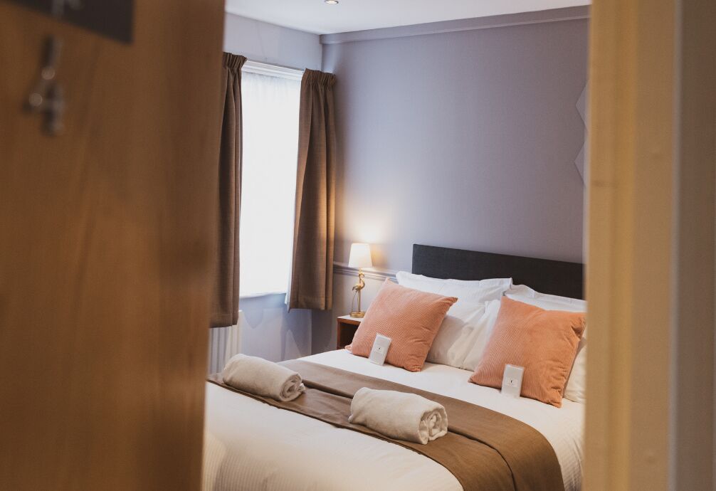 basic double room, 1 double bed | individually decorated, individually furnished, desk, iron/ironing board