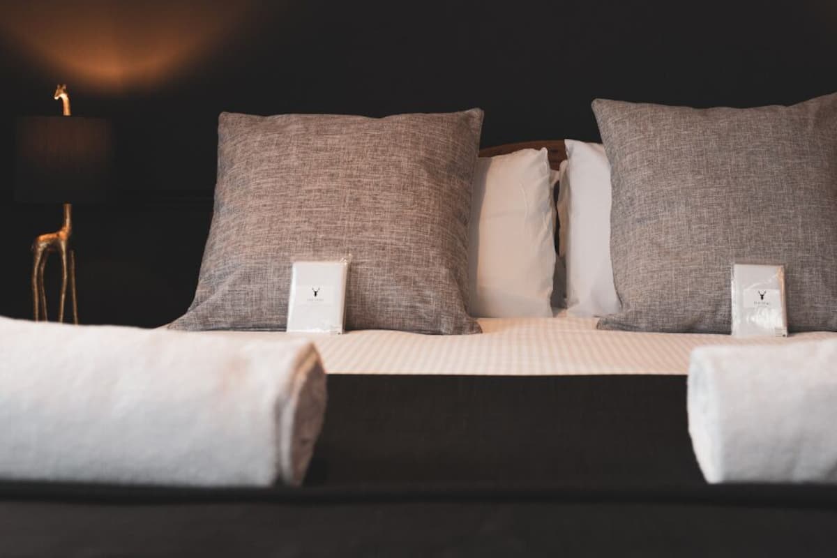 Standard King room | Individually decorated, individually furnished, desk, iron/ironing board