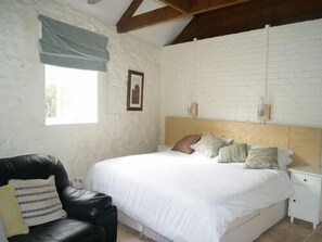 Sviitti, kylpyhuone makuuhuoneen yhteydessä