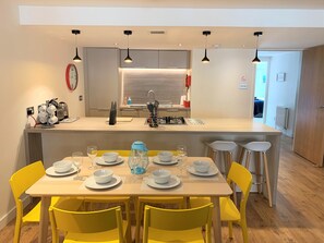 Superior Two-Bedroom Apartment with Sofa Bed | In-room dining