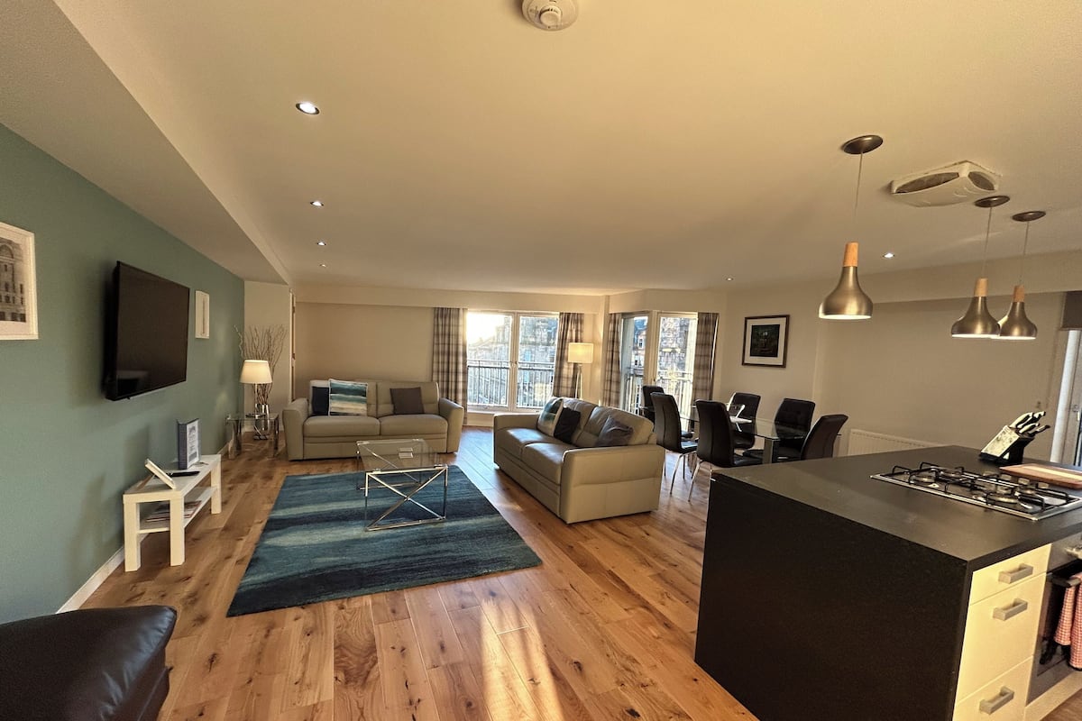 Superior appartement, 2 slaapkamers | Woonkamer | Een flatscreentelevisie