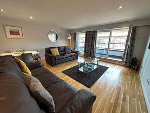 Leilighet – standard, 2 soverom (Tolbooth for 6) | Individuelt dekorert, individuelt innredet og skrivebord for bærbar PC