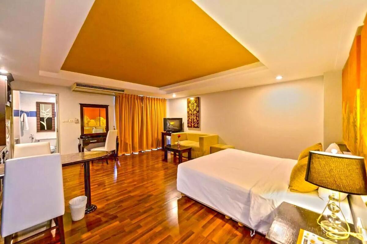 In-room safe, desk, free WiFi, bed sheets