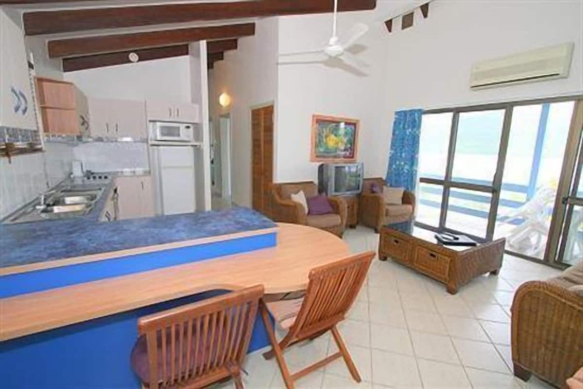 Villa, 3 Schlafzimmer, Meerblick | Wohnbereich | Fernseher, DVD-Player
