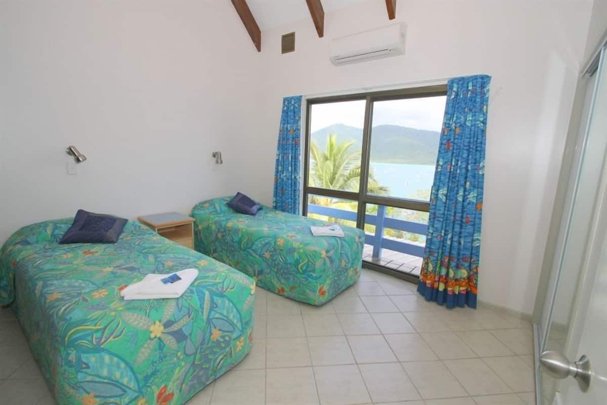Villa, 3 Schlafzimmer, Meerblick (Min 3 Night stay) | Individuell dekoriert, Verdunkelungsvorhänge, Bügeleisen/Bügelbrett