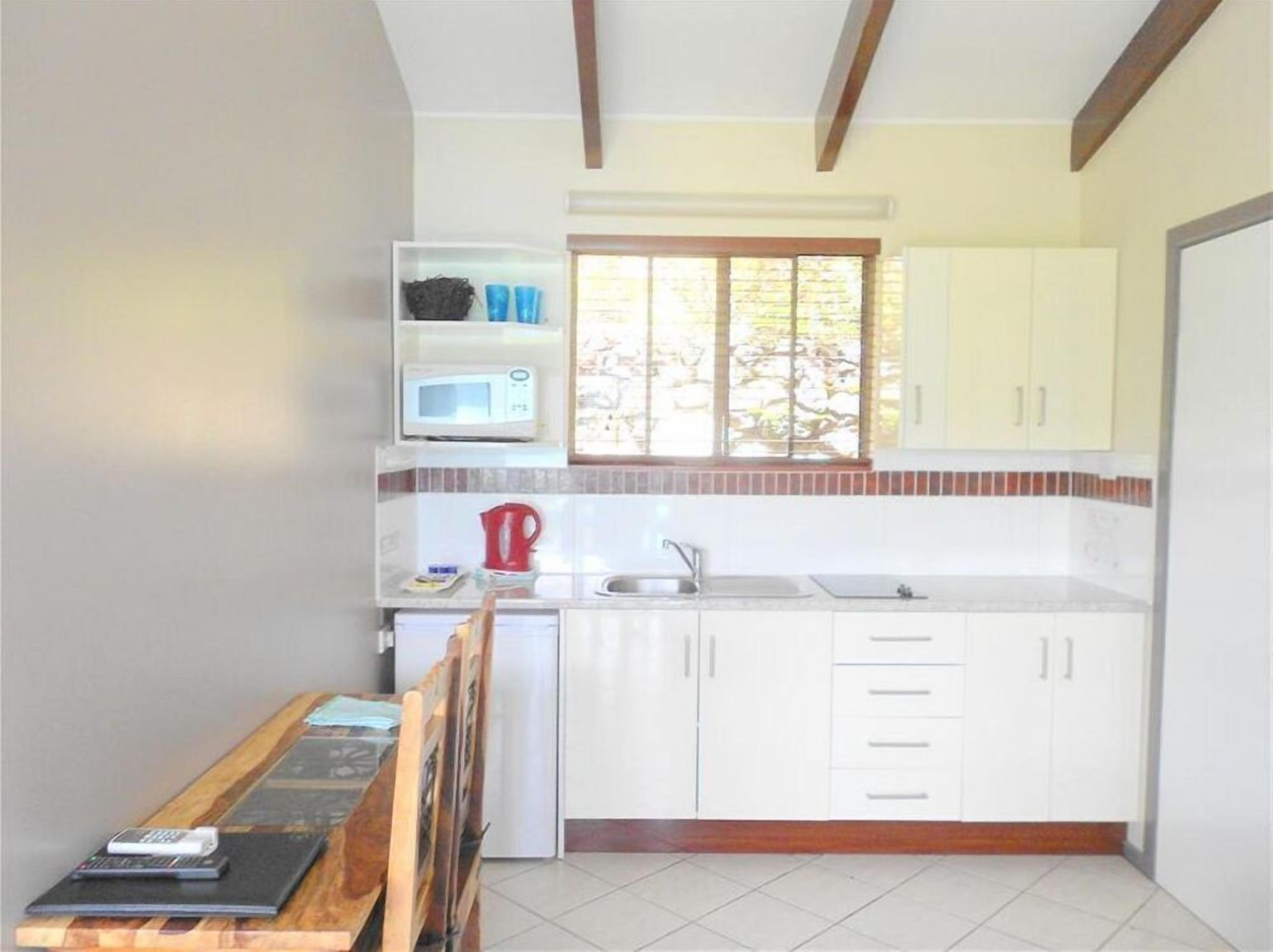 studio, ocean view (ocean breeze ) | private kitchen | fridge, coffee/tea maker, electric kettle