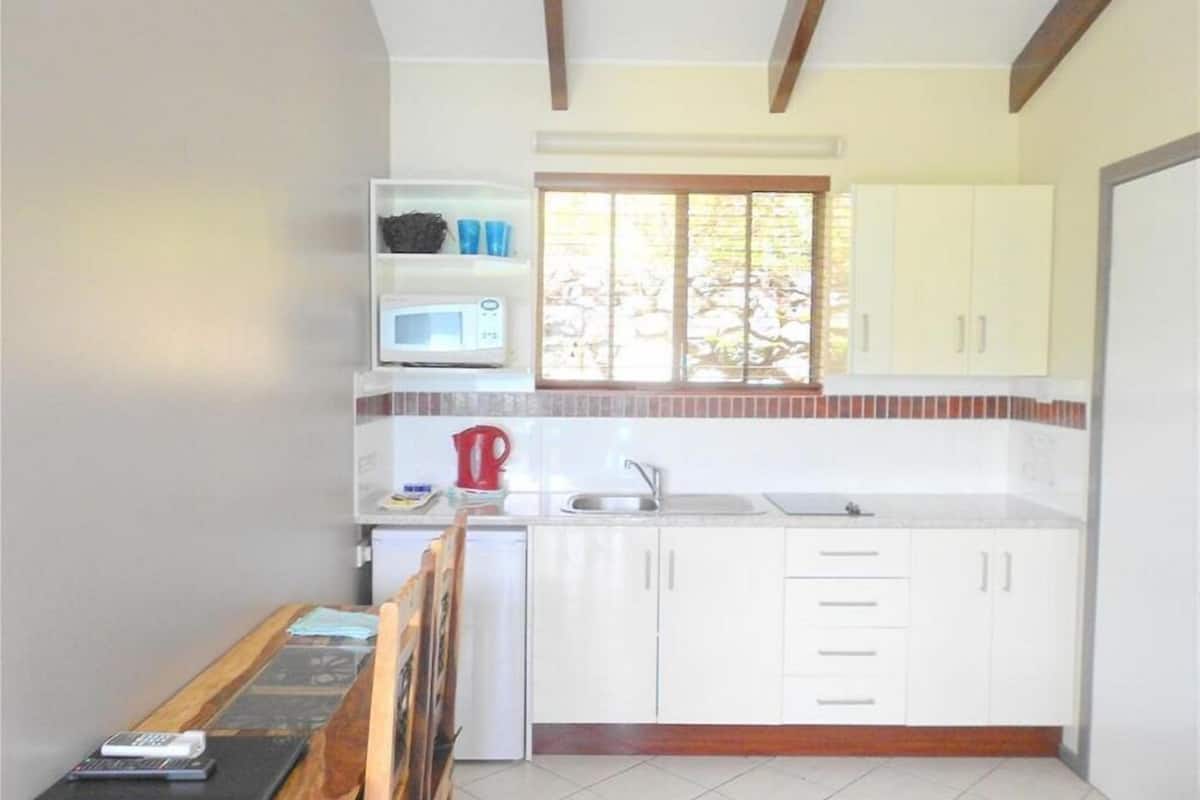 studio, ocean view (ocean breeze ) | private kitchen | fridge, coffee/tea maker, electric kettle