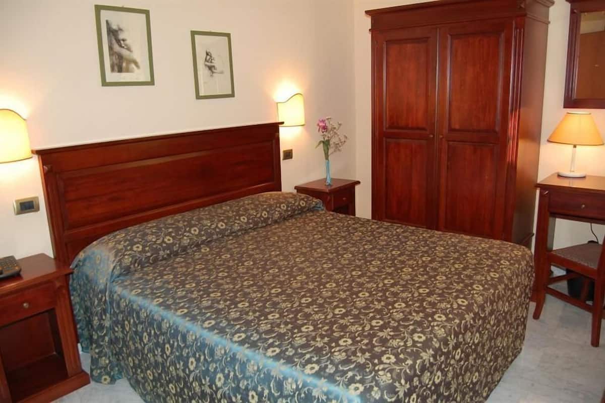 standard double room | minibar, in-room safe, soundproofing, free cots/infant beds