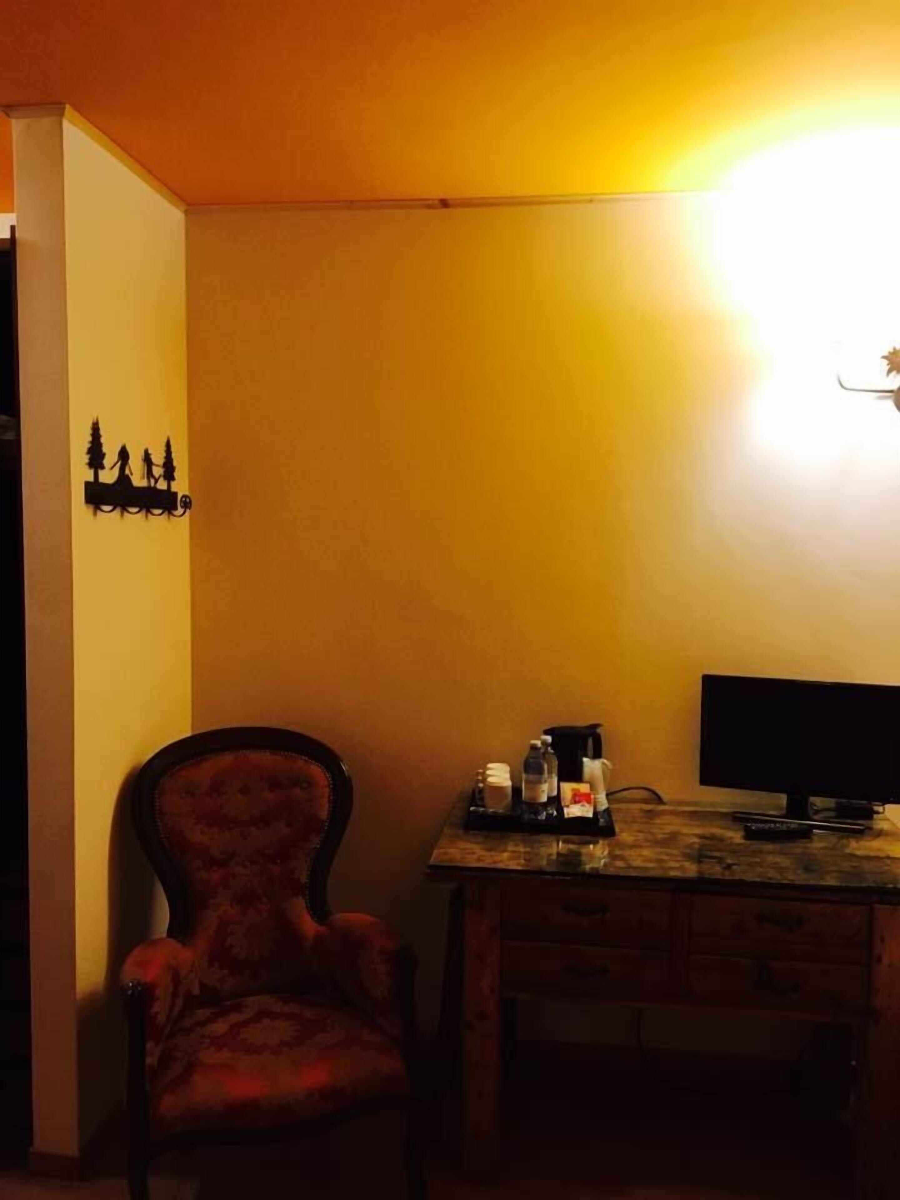 single room | premium bedding, down duvets, select comfort beds, in-room safe