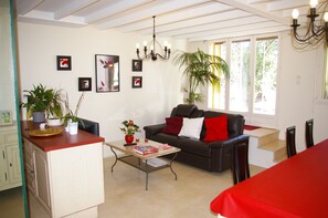 Superior Double Room | Living area | Flat-screen TV - La Cognee (Cugnaux)