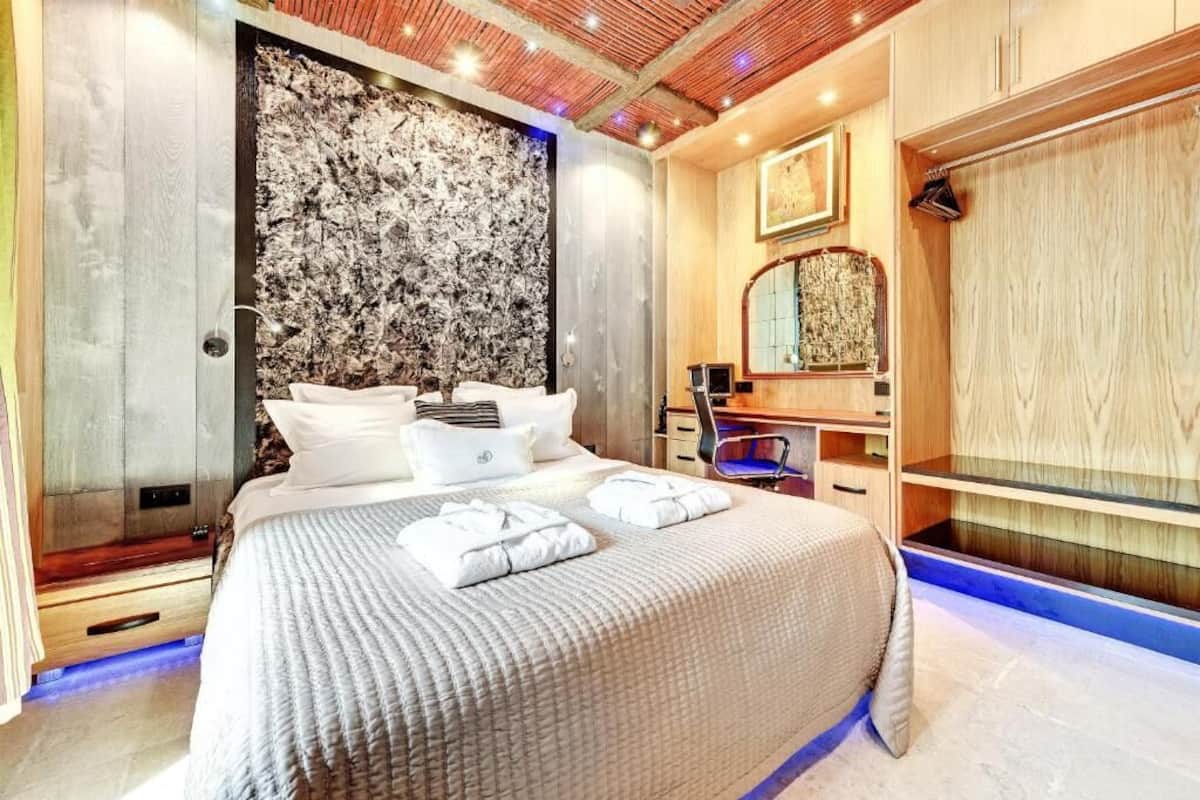 exclusive apartment | 2 bedrooms, premium bedding, minibar, in-room safe