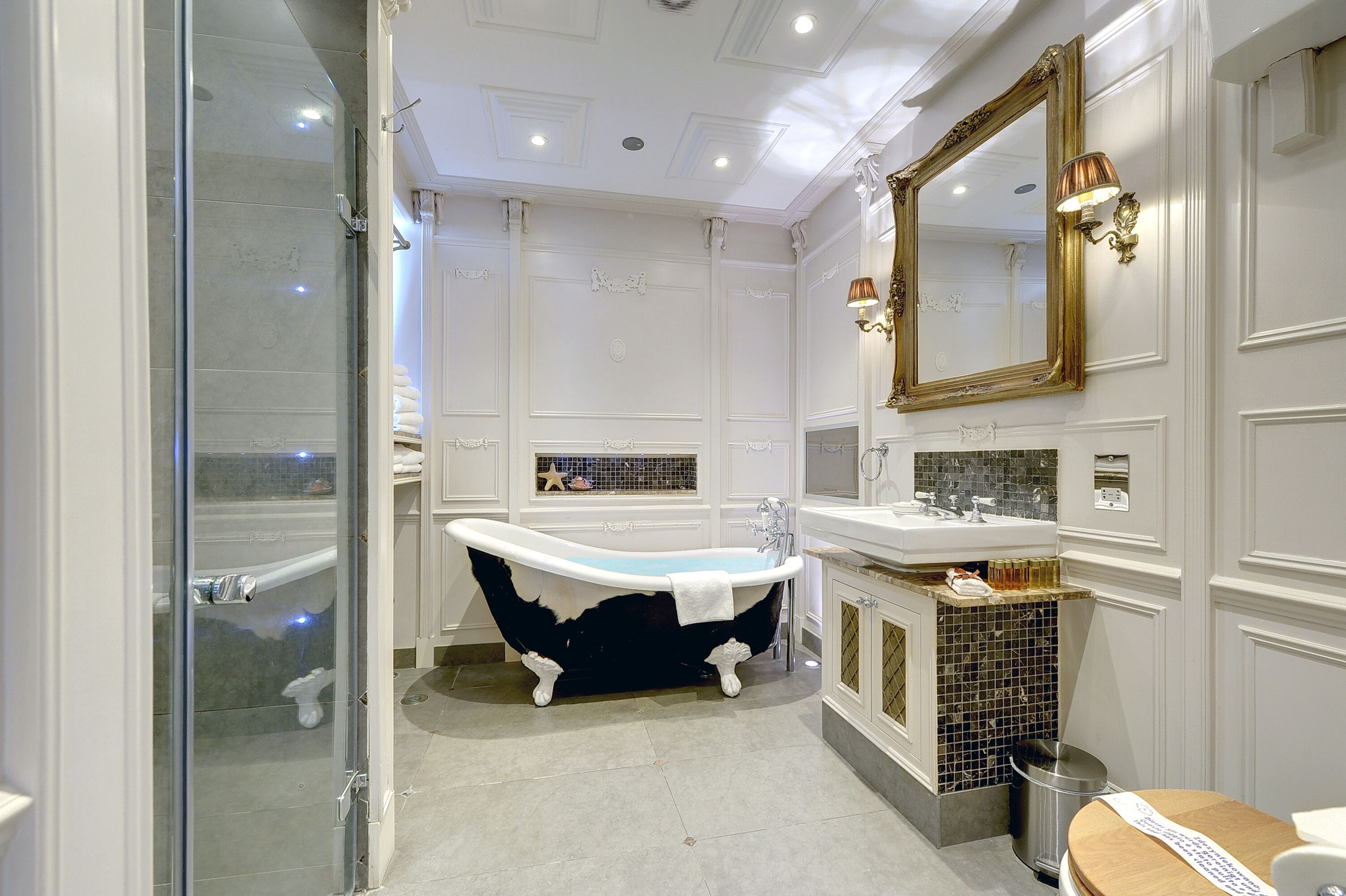 exclusive apartment | deep-soaking bathtub