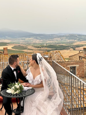 Couples can enjoy romantic outdoor dining on the scenic terrace with a breathtaking view of rolling hills and distant mountains.